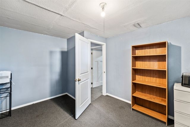 2507 Eagle Point Court, Des Moines, IA 50320