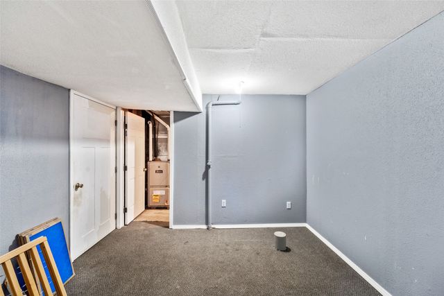 2507 Eagle Point Court, Des Moines, IA 50320