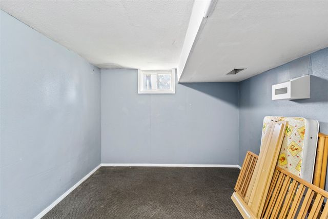 2507 Eagle Point Court, Des Moines, IA 50320