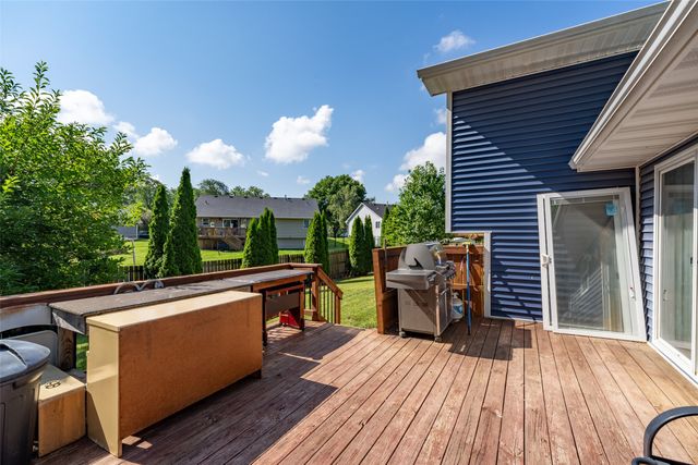 2507 Eagle Point Court, Des Moines, IA 50320