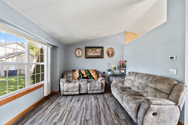 2507 Eagle Point Court, Des Moines, IA 50320