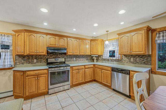 41 Winslow Lane, Smithtown, NY 11787