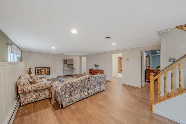 41 Winslow Lane, Smithtown, NY 11787