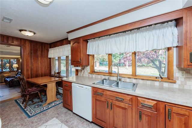 427 Perry Road, Tallmadge, OH 44278