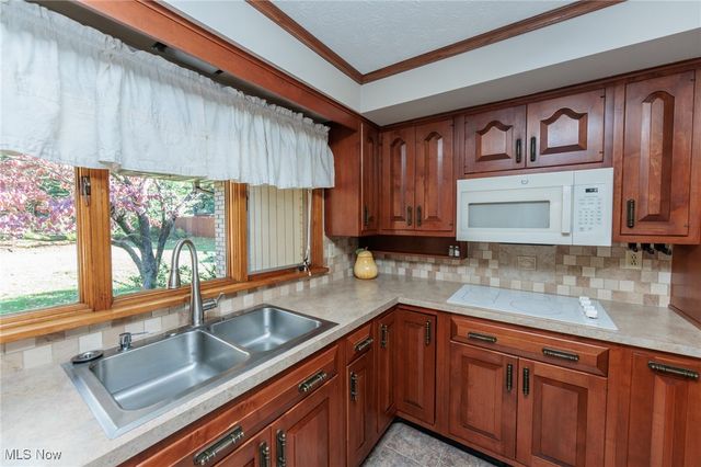 427 Perry Road, Tallmadge, OH 44278