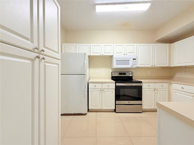 5524 METROWEST BOULEVARD 10-203, Orlando, FL 32811