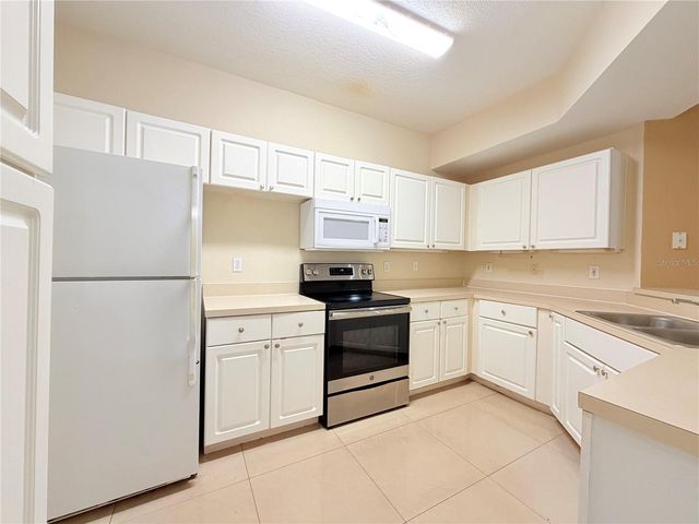 5524 METROWEST BOULEVARD 10-203, Orlando, FL 32811