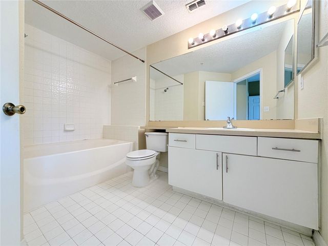 5524 METROWEST BOULEVARD 10-203, Orlando, FL 32811