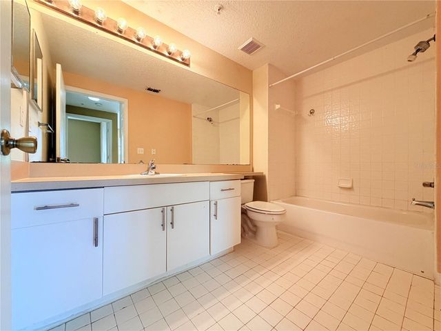5524 METROWEST BOULEVARD 10-203, Orlando, FL 32811