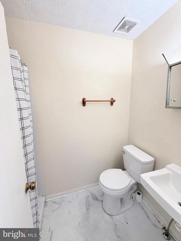 240 NOTTOWAY DR, Stephens City, VA 22655