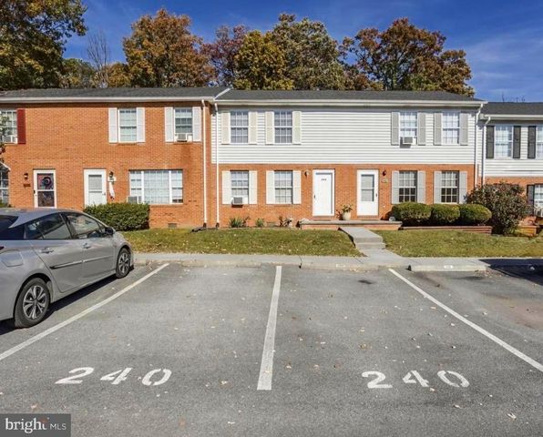 240 NOTTOWAY DR, Stephens City, VA 22655