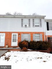 240 NOTTOWAY DR, Stephens City, VA 22655