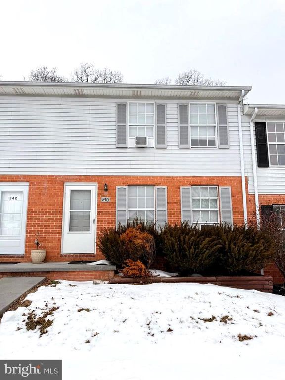 240 NOTTOWAY DR, Stephens City, VA 22655