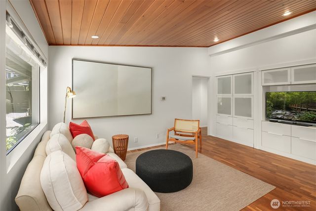 3600 86th Avenue SE, Mercer Island, WA 98040