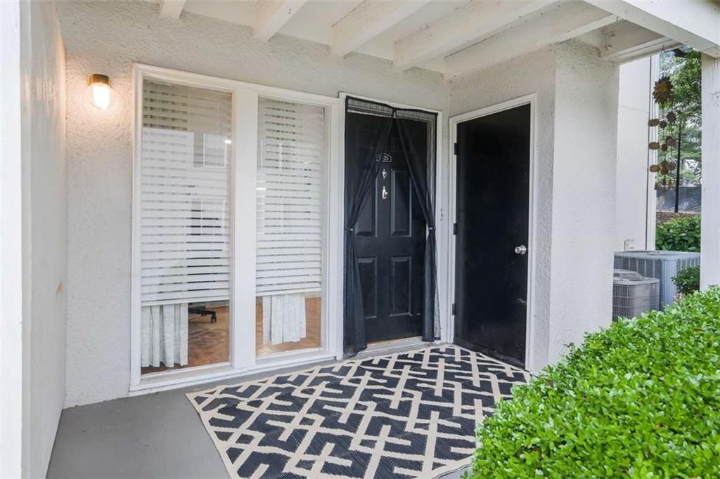 Image 3 of property listing at 1150 Collier Road 25D, Atlanta, GA 30318