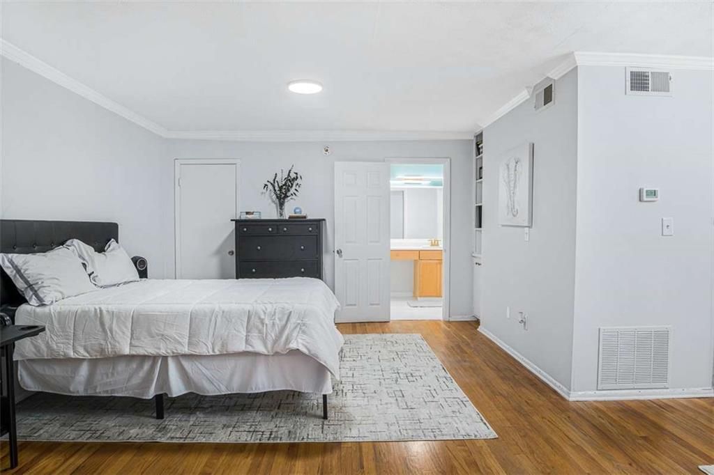 Image 4 of property listing at 1150 Collier Road 25D, Atlanta, GA 30318