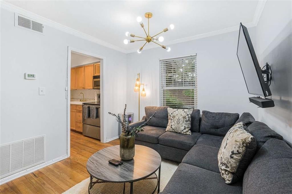 Image 8 of property listing at 1150 Collier Road 25D, Atlanta, GA 30318