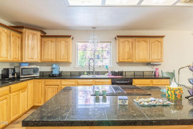 209 NW Stone Fly Court, Grants Pass, OR 97526