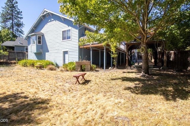 209 NW Stone Fly Court, Grants Pass, OR 97526