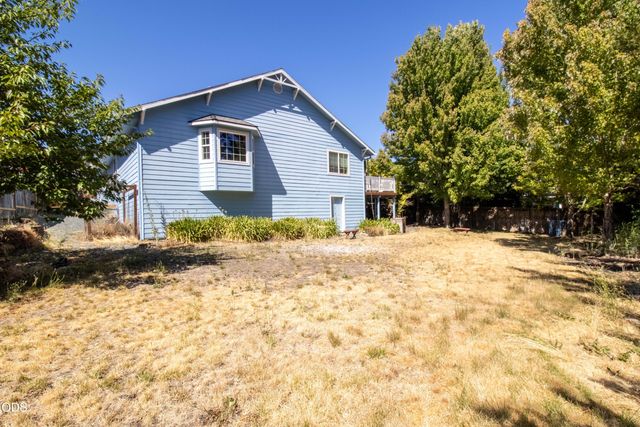 209 NW Stone Fly Court, Grants Pass, OR 97526