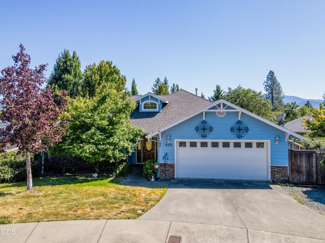 209 NW Stone Fly Court, Grants Pass, OR 97526