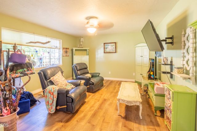 209 NW Stone Fly Court, Grants Pass, OR 97526