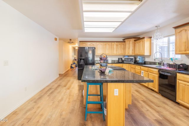 209 NW Stone Fly Court, Grants Pass, OR 97526