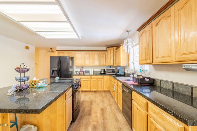209 NW Stone Fly Court, Grants Pass, OR 97526