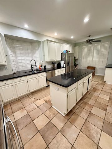 2651 Hidden Ridge Drive, Arlington, TX 76006