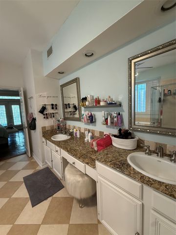 2651 Hidden Ridge Drive, Arlington, TX 76006