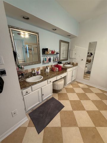 2651 Hidden Ridge Drive, Arlington, TX 76006