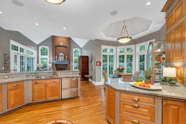 60 Riddle Drive, Bedford, NH 03110