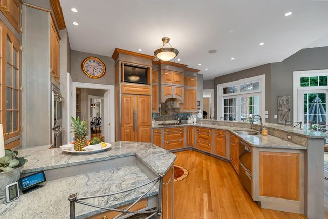 60 Riddle Drive, Bedford, NH 03110