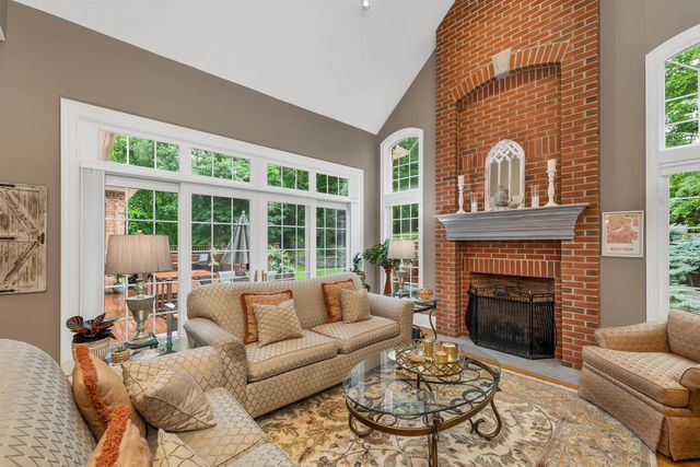 60 Riddle Drive, Bedford, NH 03110