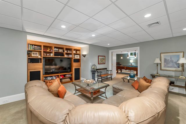 60 Riddle Drive, Bedford, NH 03110