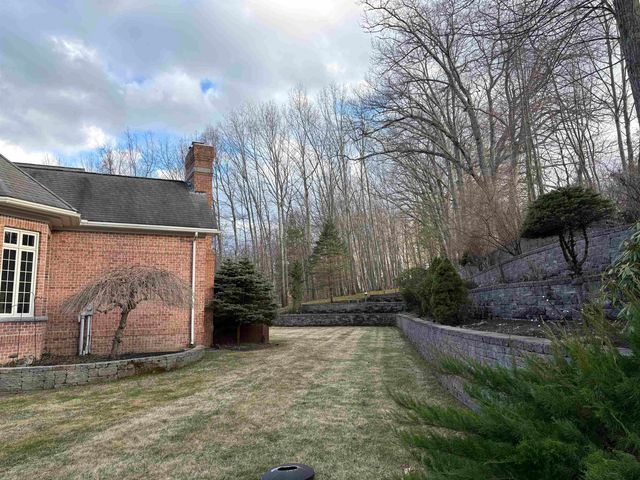 60 Riddle Drive, Bedford, NH 03110