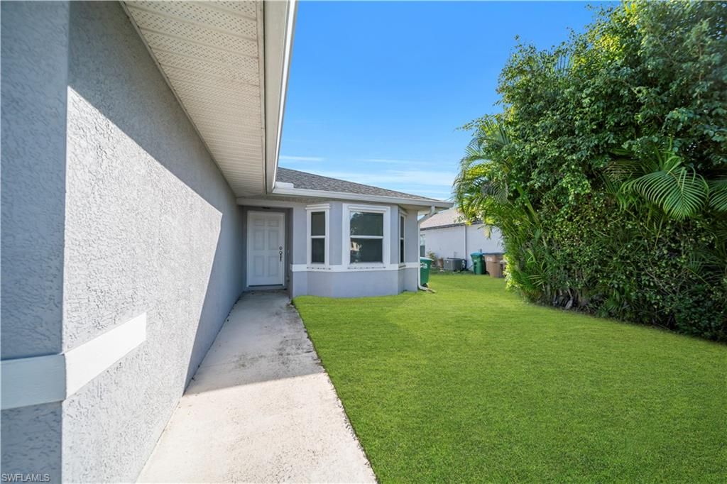 Image 11 of property listing at 2032 NE 6th ST, Cape Coral, FL 33909