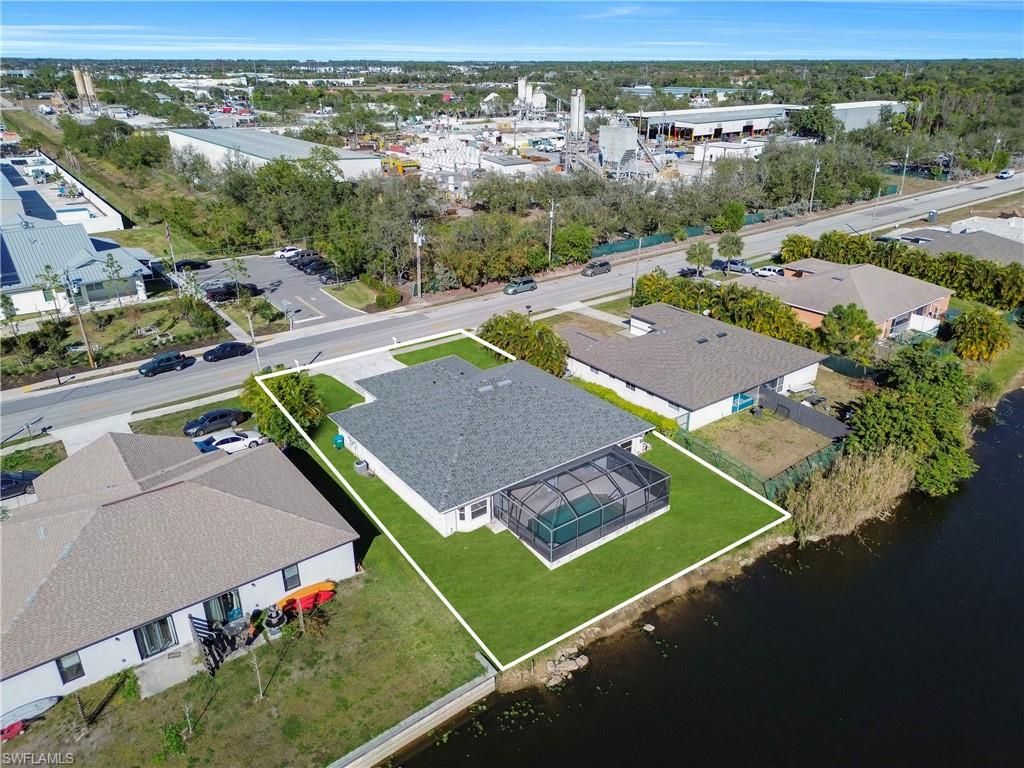 Image 5 of property listing at 2032 NE 6th ST, Cape Coral, FL 33909