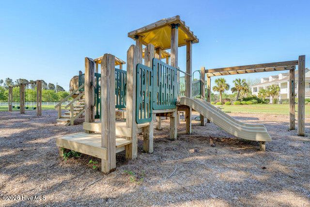 101 Cottage Walk, Hampstead, NC 28443