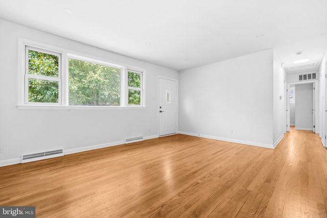 8618 LANTERN LN, Clinton, MD 20735