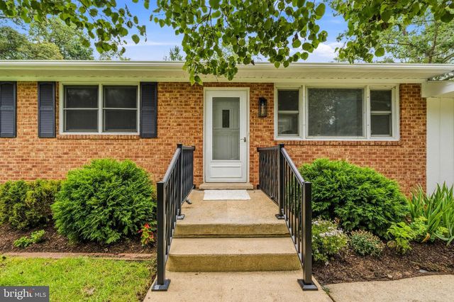 8618 LANTERN LN, Clinton, MD 20735
