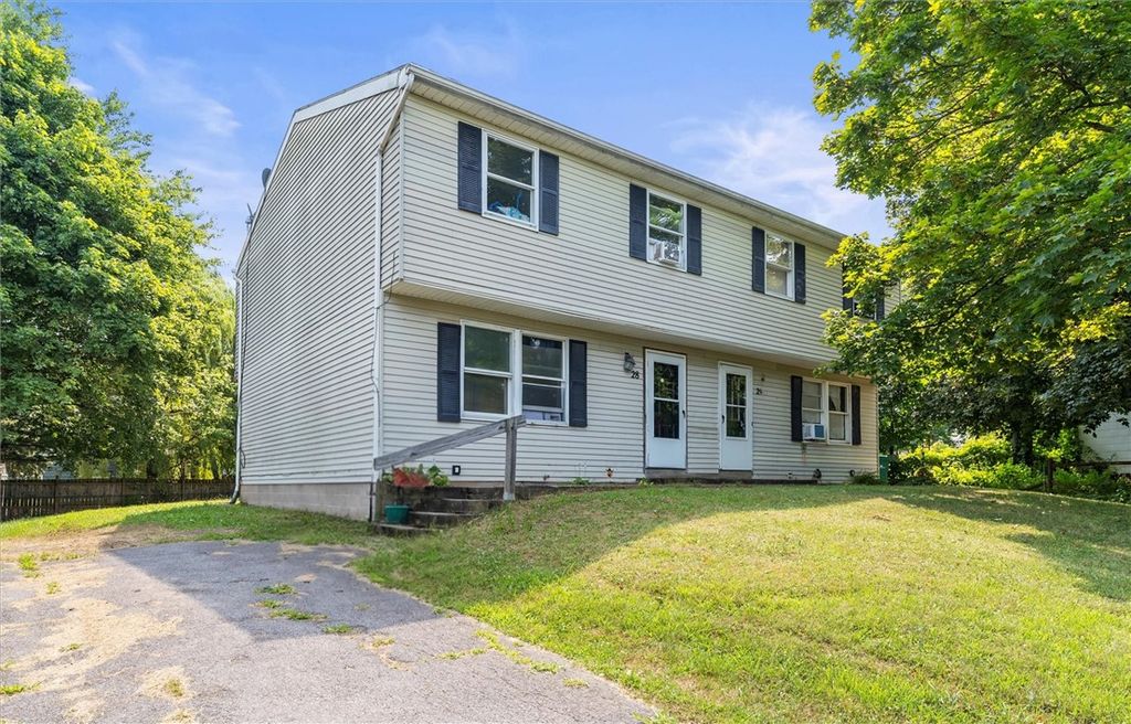 26-28 Coachlight Circle, Farmington, NY 14425