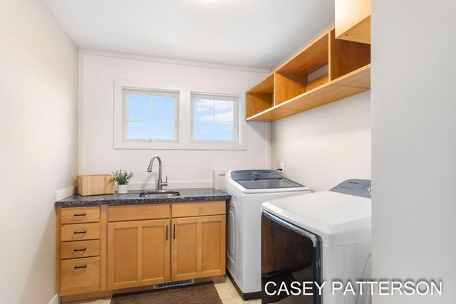 2520 Air Park Drive, Zeeland, MI 49464