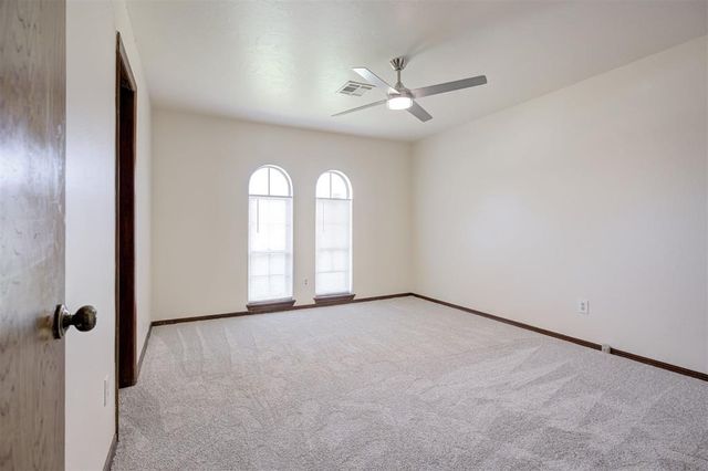 11020 Coachmans Road, Yukon, OK 73099