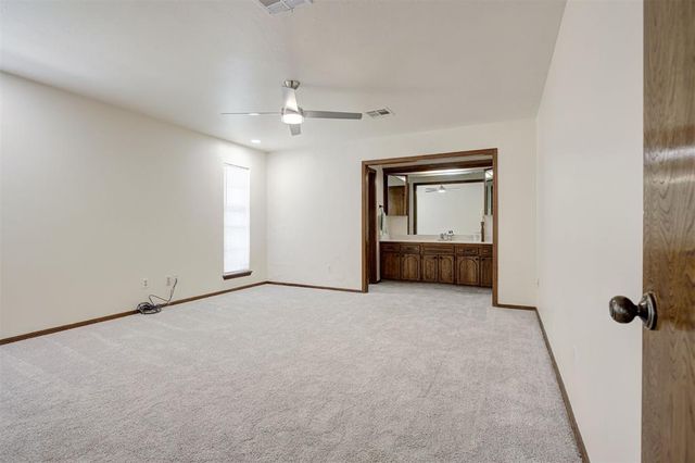 11020 Coachmans Road, Yukon, OK 73099