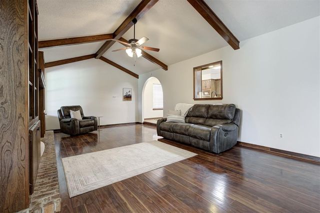 11020 Coachmans Road, Yukon, OK 73099