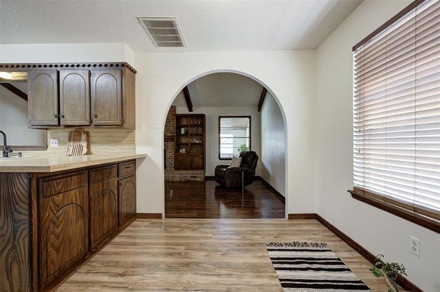 11020 Coachmans Road, Yukon, OK 73099