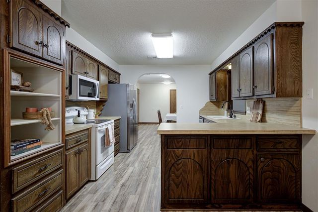 11020 Coachmans Road, Yukon, OK 73099
