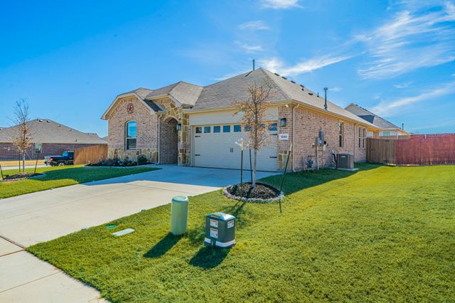 1240 Almond Road, Azle, TX 76020
