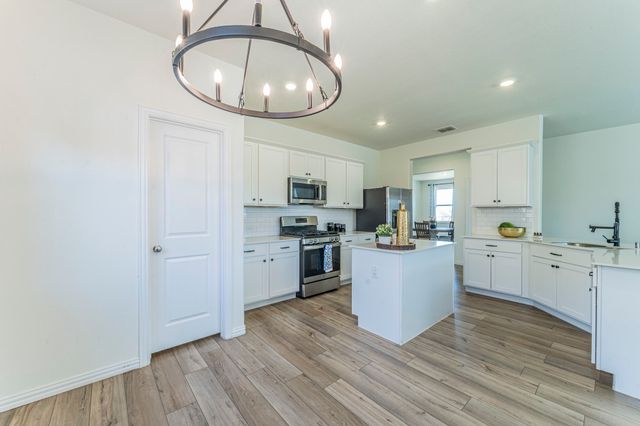 1240 Almond Road, Azle, TX 76020